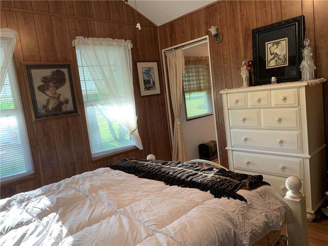 8005 S Buckner Tarsney Road, Oak Grove, MO 64075