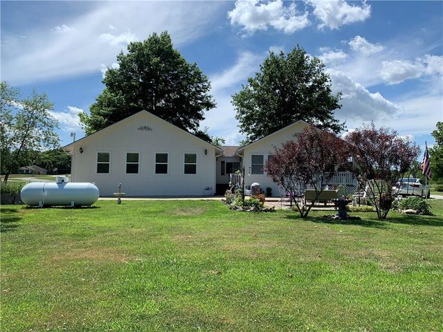 8005 S Buckner Tarsney Road, Oak Grove, MO 64075