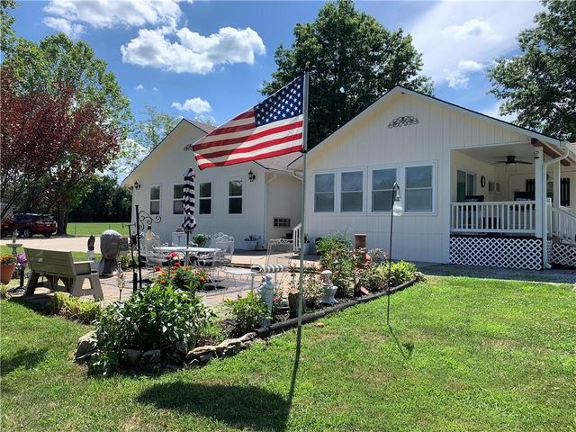 8005 S Buckner Tarsney Road, Oak Grove, MO 64075