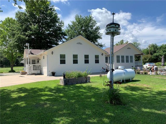 8005 S Buckner Tarsney Road, Oak Grove, MO 64075