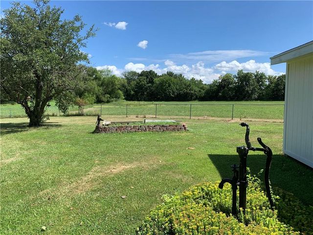 8005 S Buckner Tarsney Road, Oak Grove, MO 64075