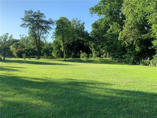 8005 S Buckner Tarsney Road, Oak Grove, MO 64075