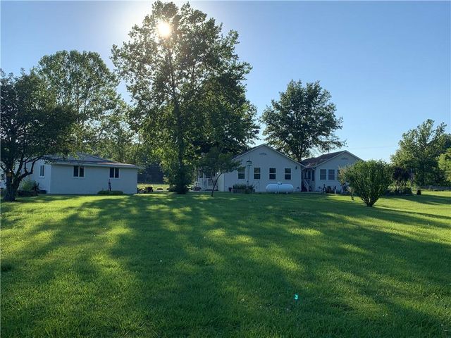 8005 S Buckner Tarsney Road, Oak Grove, MO 64075
