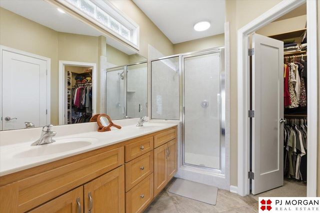 17621 Prestwick Avenue, Omaha, NE 68136