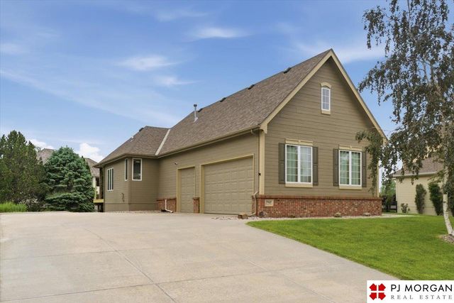 17621 Prestwick Avenue, Omaha, NE 68136