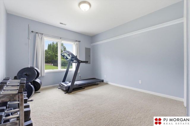 17621 Prestwick Avenue, Omaha, NE 68136