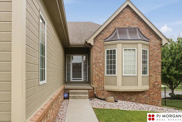 17621 Prestwick Avenue, Omaha, NE 68136