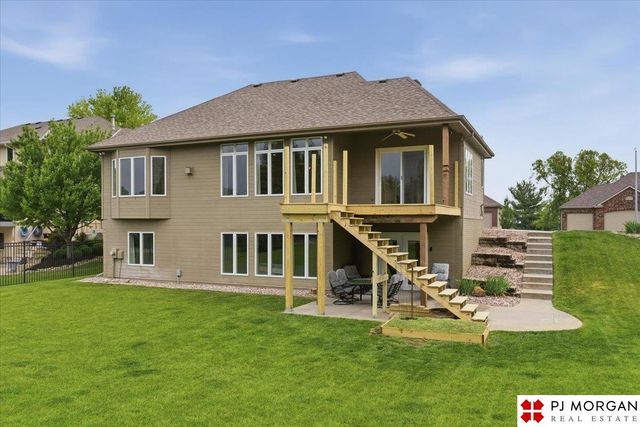 17621 Prestwick Avenue, Omaha, NE 68136