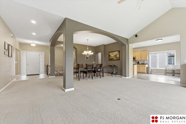 17621 Prestwick Avenue, Omaha, NE 68136