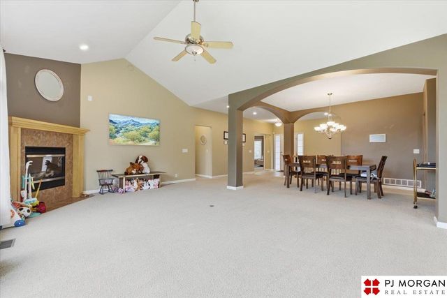 17621 Prestwick Avenue, Omaha, NE 68136