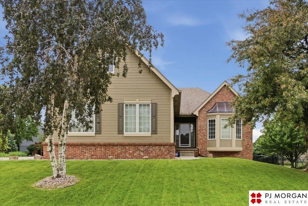 17621 Prestwick Avenue, Omaha, NE 68136