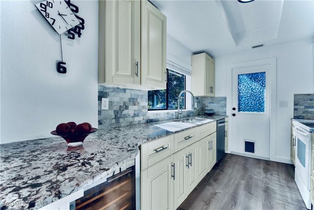 448 Santa Cruz ST, North Fort Myers, FL 33903