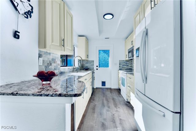 448 Santa Cruz ST, North Fort Myers, FL 33903