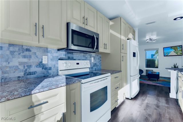 448 Santa Cruz ST, North Fort Myers, FL 33903