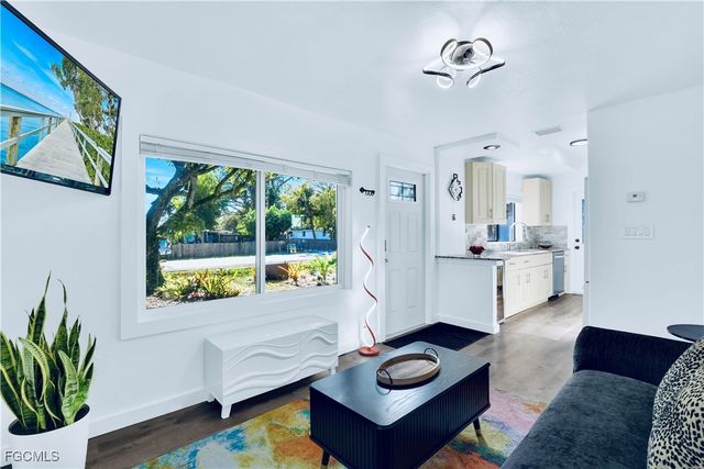 448 Santa Cruz ST, North Fort Myers, FL 33903