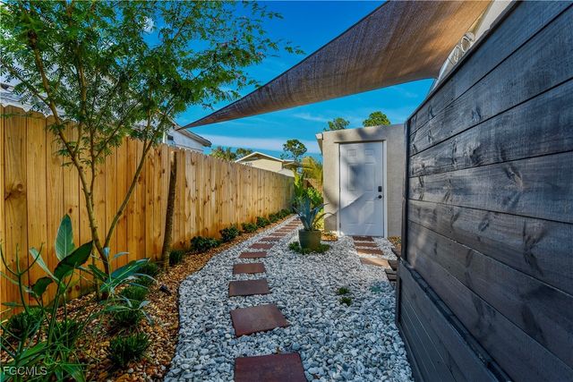 448 Santa Cruz ST, North Fort Myers, FL 33903