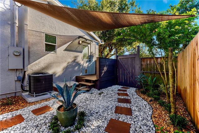 448 Santa Cruz ST, North Fort Myers, FL 33903