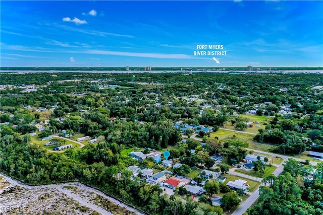 448 Santa Cruz ST, North Fort Myers, FL 33903