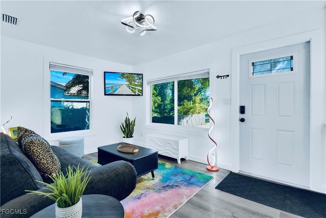 448 Santa Cruz ST, North Fort Myers, FL 33903