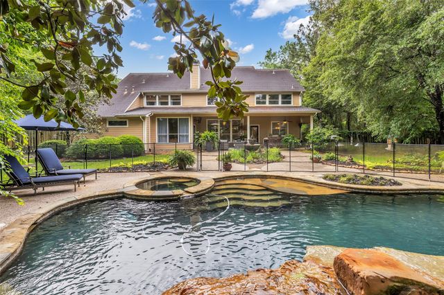 8973 Fallsbrook Court, Conroe, TX 77302