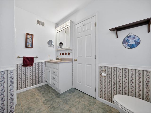 145 Vista Drive, Forks Twp, PA 18040