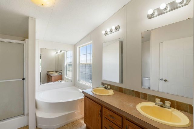 901 Thousand Oaks TRL, Liberty Hill, TX 78642