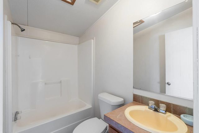 901 Thousand Oaks TRL, Liberty Hill, TX 78642
