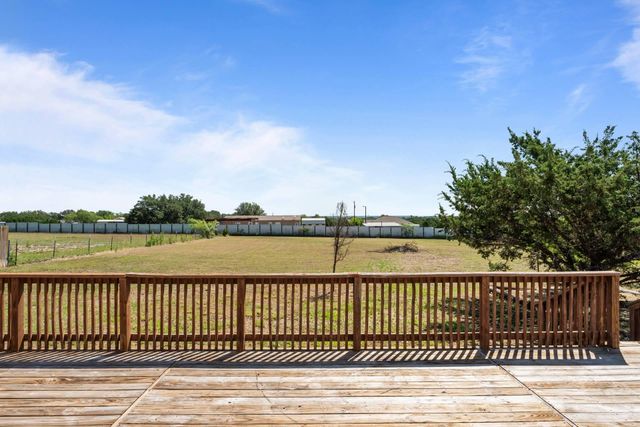 901 Thousand Oaks TRL, Liberty Hill, TX 78642