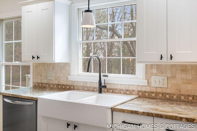 136 Crescent Drive, Grand Haven City, MI 49417