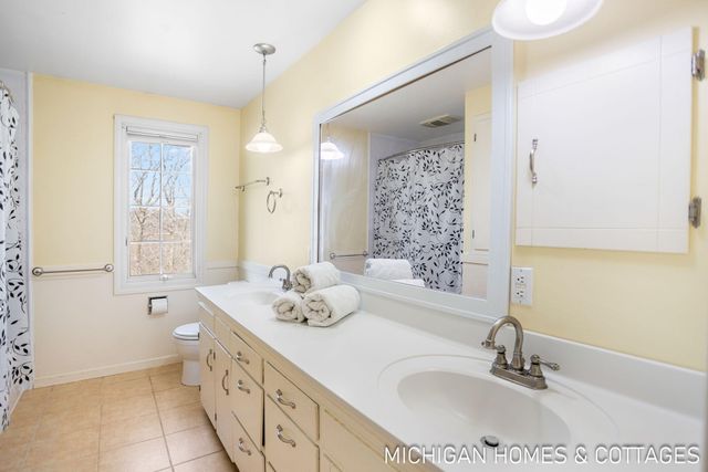 136 Crescent Drive, Grand Haven City, MI 49417