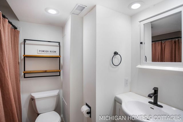 136 Crescent Drive, Grand Haven City, MI 49417