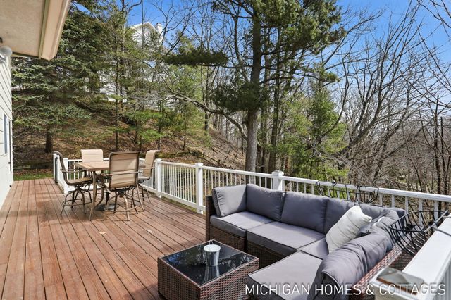 136 Crescent Drive, Grand Haven City, MI 49417