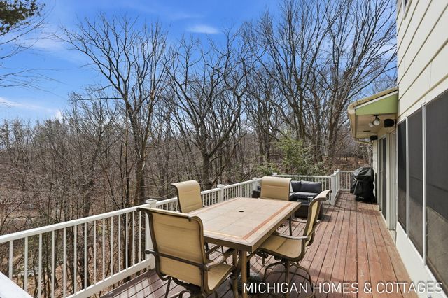 136 Crescent Drive, Grand Haven City, MI 49417