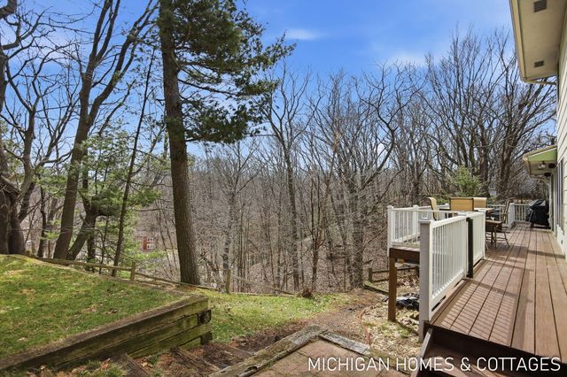 136 Crescent Drive, Grand Haven City, MI 49417