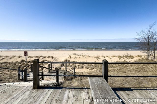 136 Crescent Drive, Grand Haven City, MI 49417