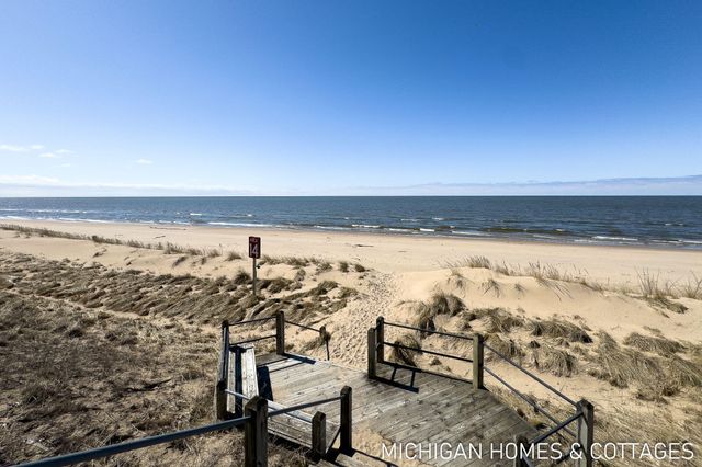 136 Crescent Drive, Grand Haven City, MI 49417