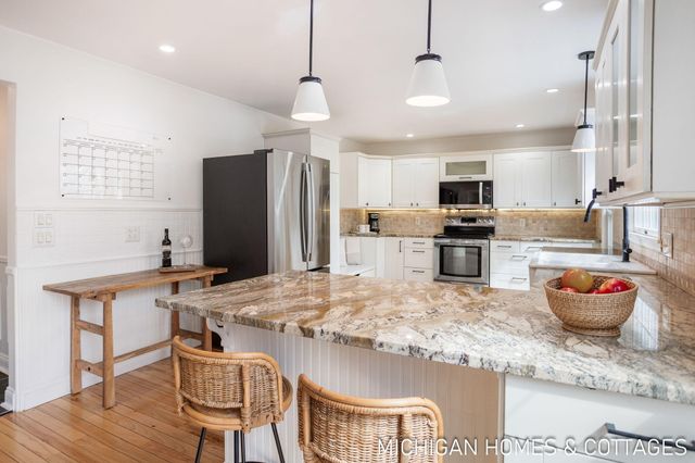 136 Crescent Drive, Grand Haven City, MI 49417