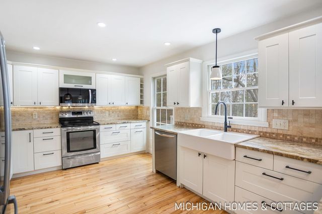 136 Crescent Drive, Grand Haven City, MI 49417