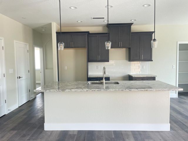 16171 West Monterey Ave, Kerman, CA 93630