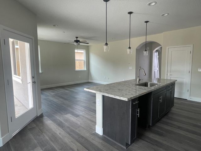 16171 West Monterey Ave, Kerman, CA 93630