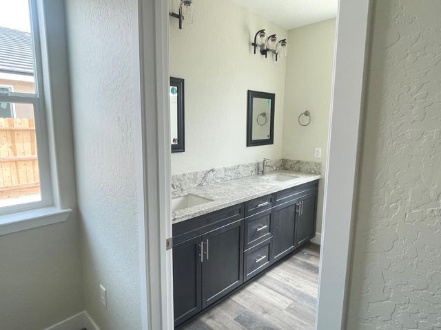 16171 West Monterey Ave, Kerman, CA 93630