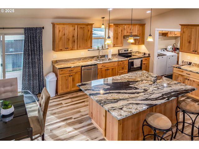 5135 GRANGE Rd, Roseburg, OR 97471