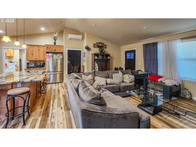 5135 GRANGE Rd, Roseburg, OR 97471