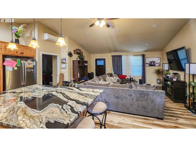 5135 GRANGE Rd, Roseburg, OR 97471