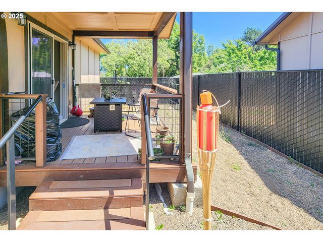 5135 GRANGE Rd, Roseburg, OR 97471