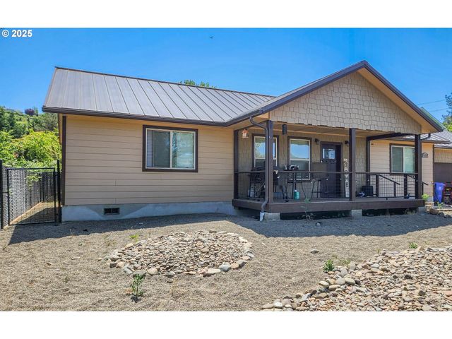 5135 GRANGE Rd, Roseburg, OR 97471