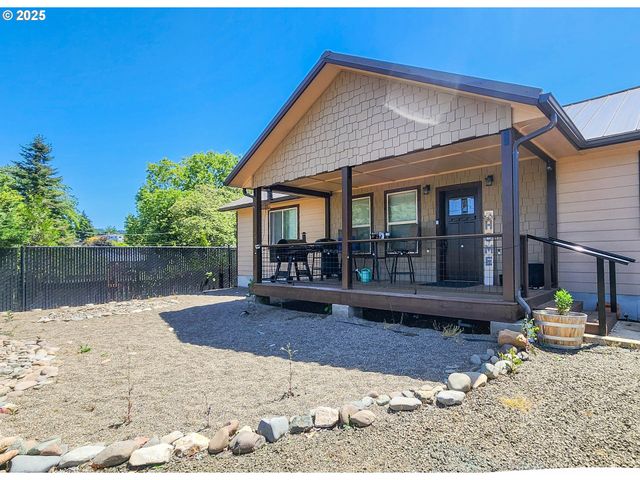 5135 GRANGE Rd, Roseburg, OR 97471