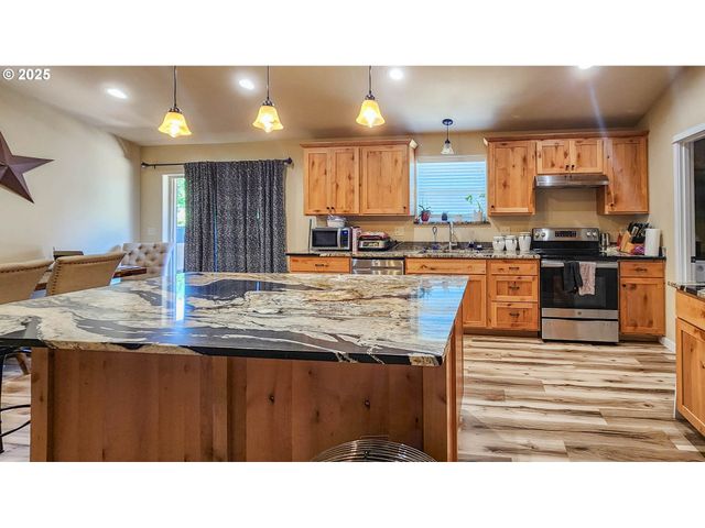 5135 GRANGE Rd, Roseburg, OR 97471