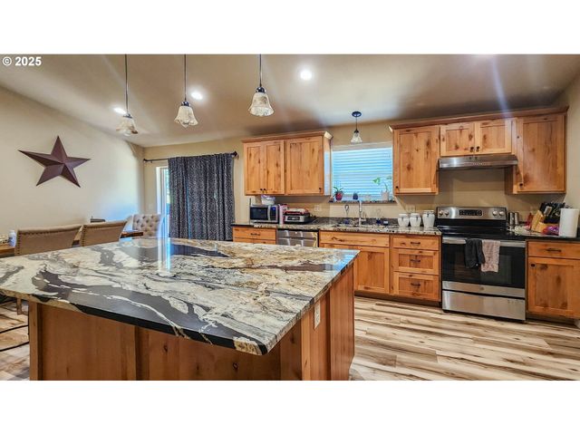 5135 GRANGE Rd, Roseburg, OR 97471