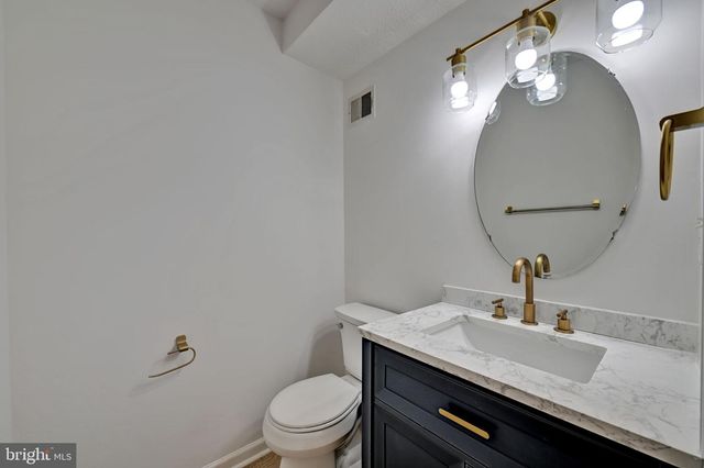 7836 FOXFARM LN, Glen Burnie, MD 21061